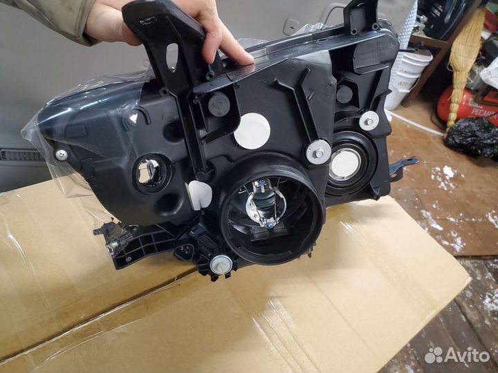 Фара левая под ксенон Паджеро 4