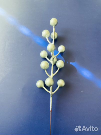 Искусственные ветки еловые, ягоды, декор новый год