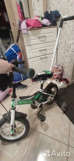 Детский велосипед с ручкой