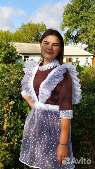 Школьный фартук коричневый