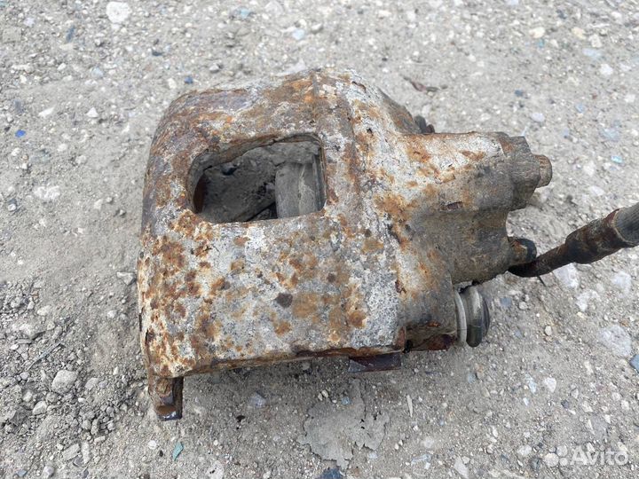 Тормозной суппорт передний правый Kia Sportage