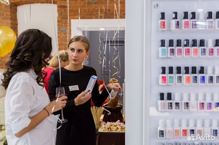 Визажист бровист