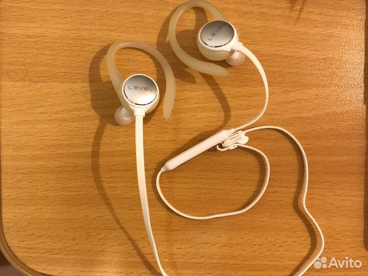 Наушники Samsung Level Active