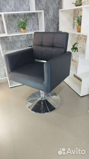 Парикмахерское кресло