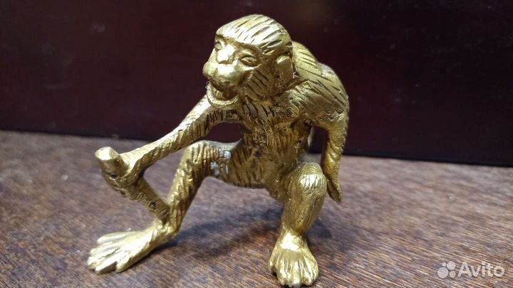 Старинная фигурка обезьянка с свитком япония