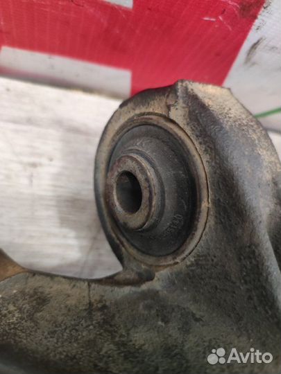 Цапфа задняя левая Toyota Avensis T25 2AZ-FSE