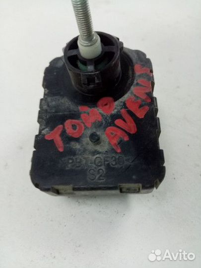 Моторчик корректора фары Toyota Avensis 3 (T270)