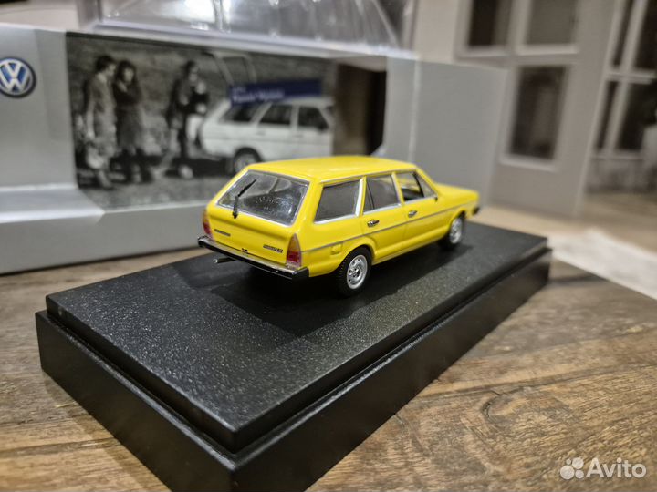 Volkswagen passat b1 1/43 Дилерский