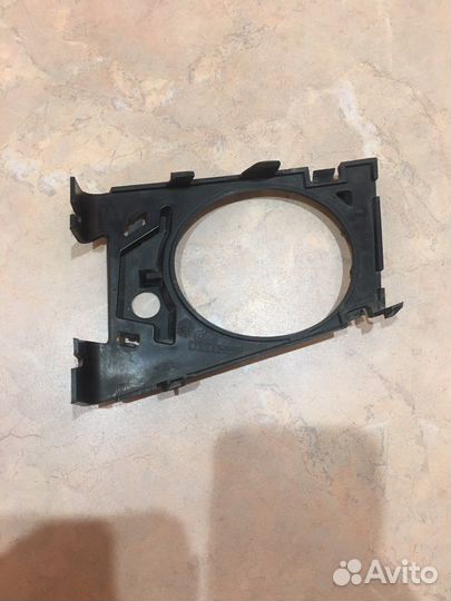 Решотка радиатора центальная Рено меган экстрим