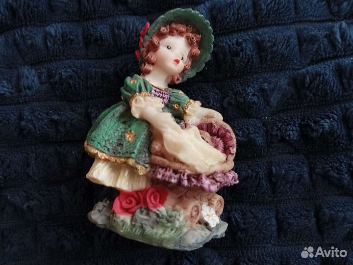 Статуэтка девочка
