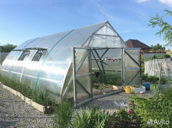 Теплица над бассейном