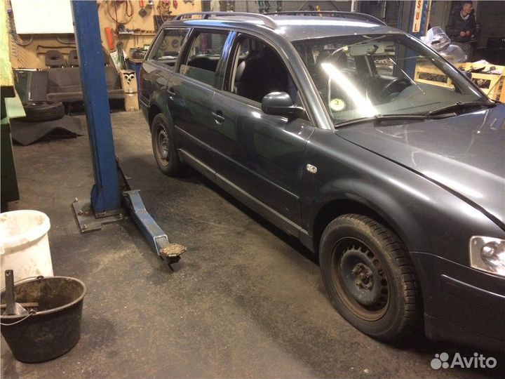 Разбор на запчасти Volkswagen Passat 5