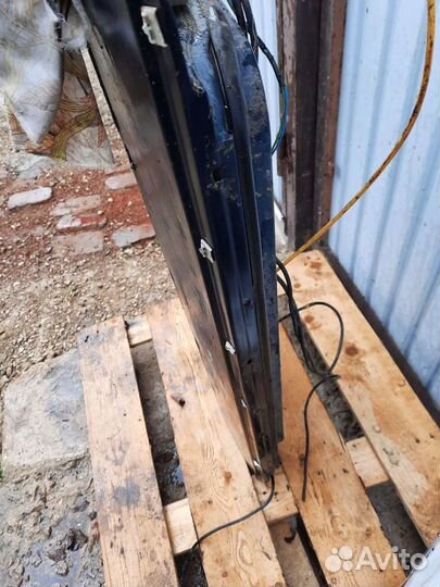 Дверь передняя правая w201