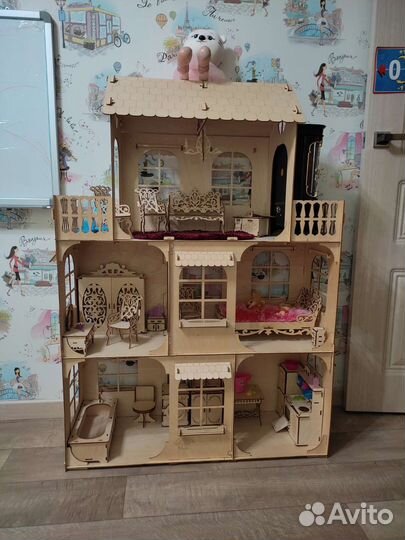 Кукольный домик с мебелью