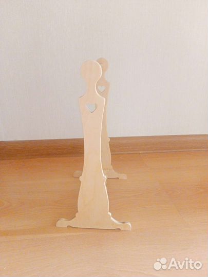 Вешалка для кукол