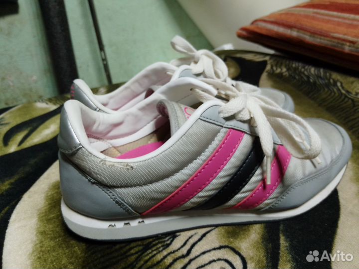 Кроссовки женские adidas NEO. 38