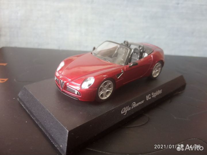 Модели авто 1:64 Альфа Ромео от kyosho (япония)