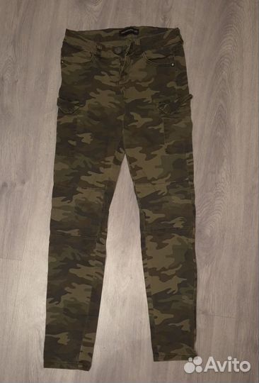 Джинсы цвета хаки