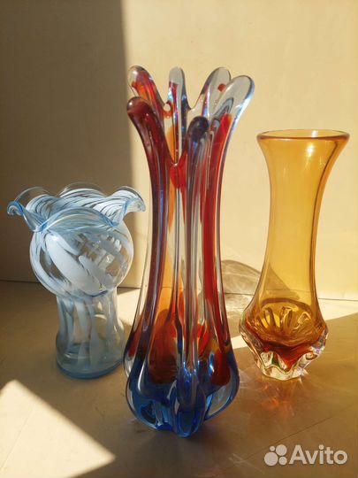 Вазы. цветное стекло