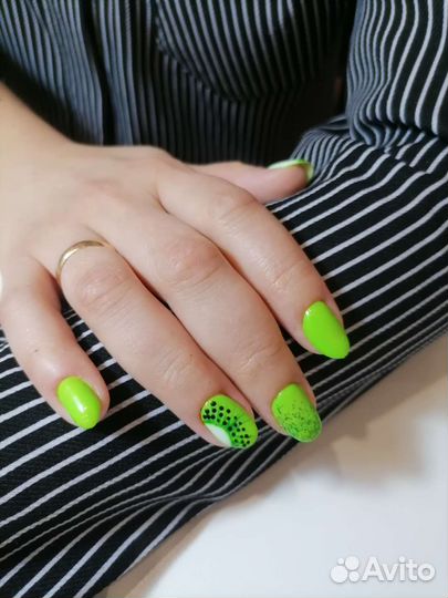 Маникюр с покрытием лаком