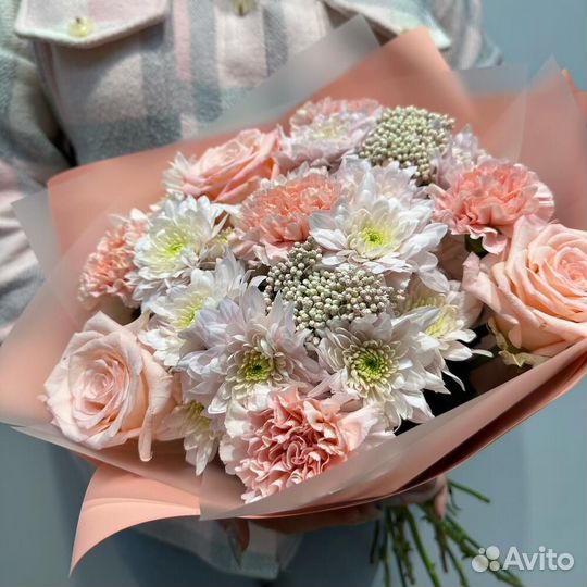Букет персиковые диантусы, розы, хризантема и озот