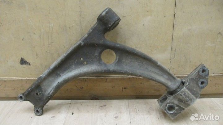 Рычаг передний Volkswagen Passat B6 2005-2010