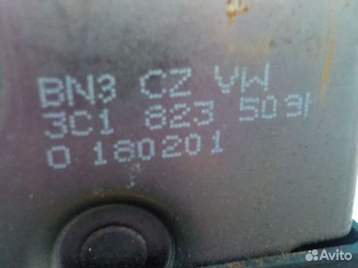 Замок капота volkswagen Passat B6 2005-2009