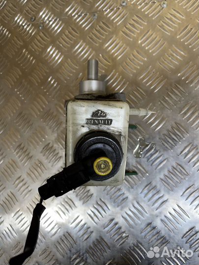 Цилиндр тормозов главный Renault Sandero 2009 2014