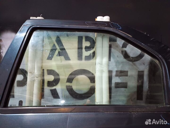 Стекло двери Renault Logan