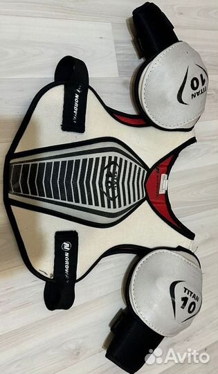 Нагрудник хоккейный