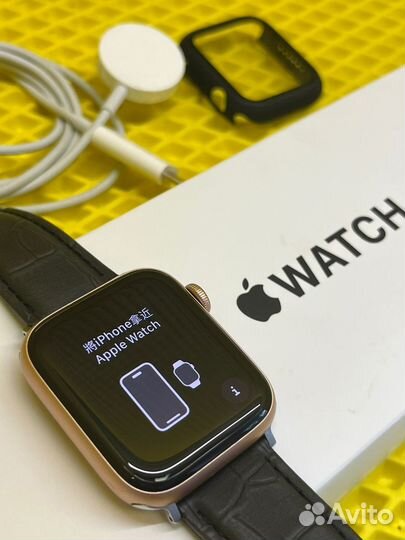 Apple Watch SE 44mm Gold A2352