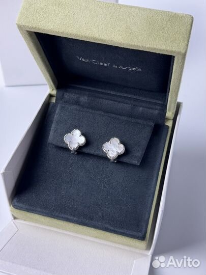 Серьги Van Cleef & Arpels белый перламутр