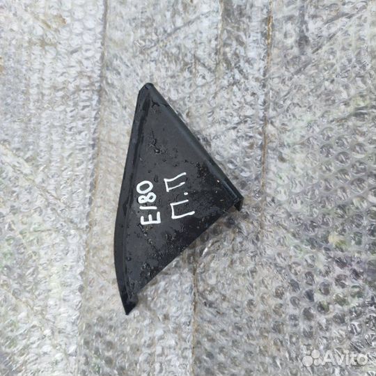 Накладка крепления зеркала передняя правая Toyota