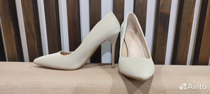 Туфли женские классические на шпильке 38