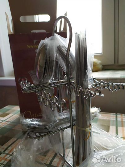 Столовый набор, ложки, вилки, ножи с подставкой