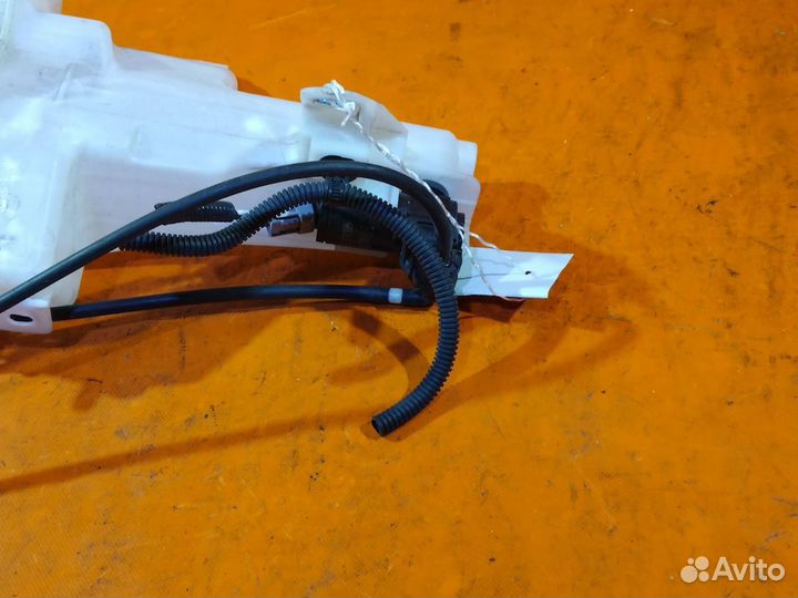 Бачок омывателя Toyota Yaris KSP210