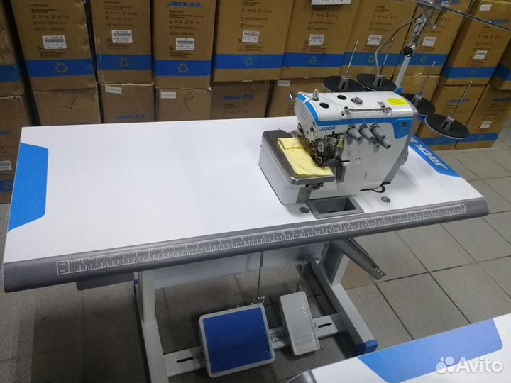 Оверлок для трикотажа 4х нитка со столом Jack E4