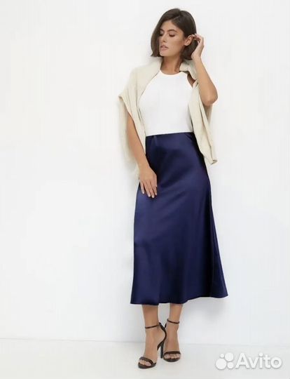 Атласная синяя юбка