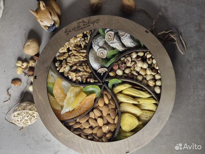 Подарочный набор с орешками, сухофруктом