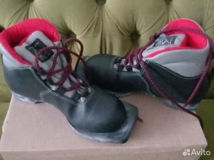 Лыжные ботинки