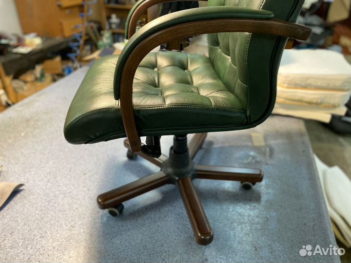 Офисное кресло