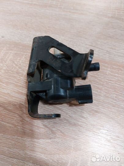 Клапан вакуумный абсорбера Toyota Lexus