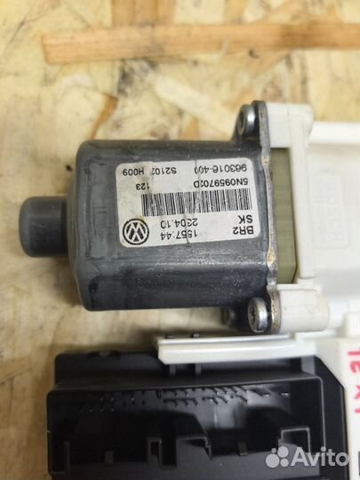 Моторчик стеклоподъемника передний правый Tiguan 1