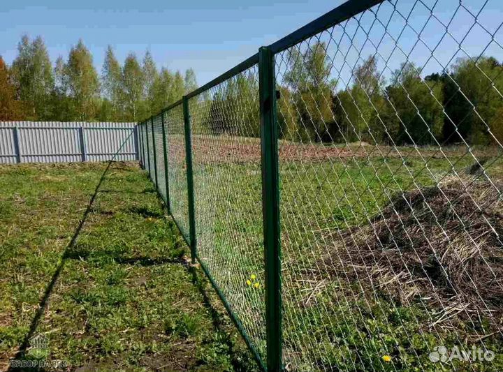 Забор из сетки рабицы с калиткой и воротами