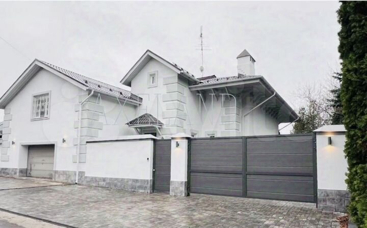 Дом 770 м² на участке 12 сот.