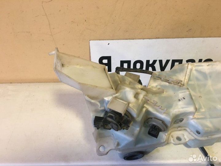 Бачок омывателя Toyota Land Cruiser 200