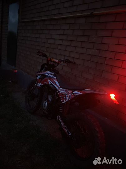 Кроссовый мотоцикл 250кубов