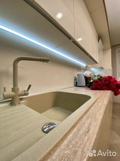 Кухня на заказ с доводчиками