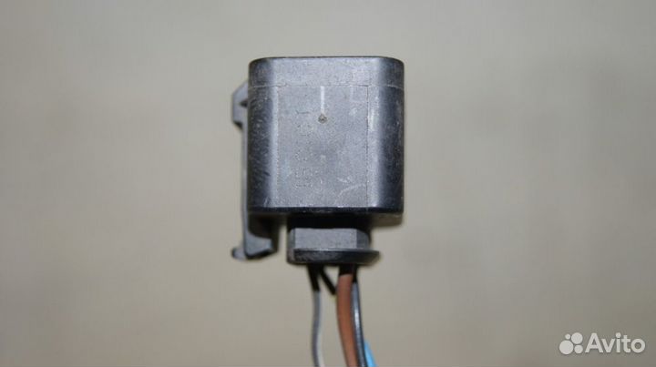 Разъем элктропроводки насосов стеклоомывателя BMW X5 E70