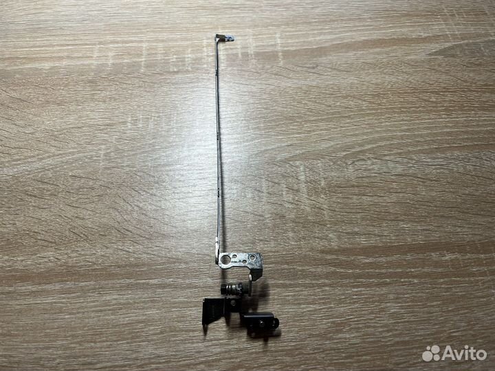 Петля правая Acer Aspire 5560G